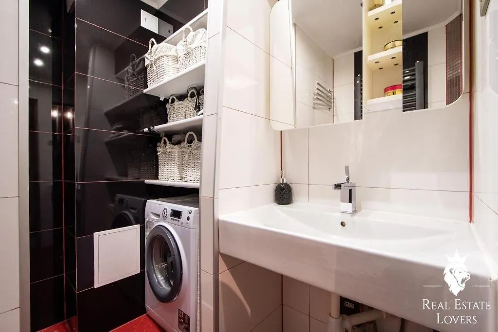 Warsaw Garden Apartment 70M2 0*,